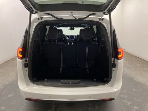 New 2027 Chrysler Pacifica Select FWD image 29