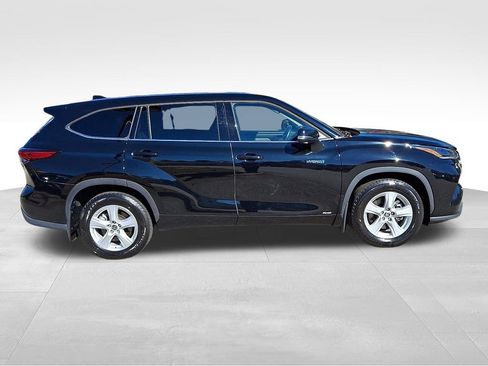 Used 2021 Toyota Highlander LE image 7