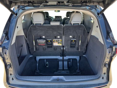 Used 2022 Toyota Sienna XLE image 19
