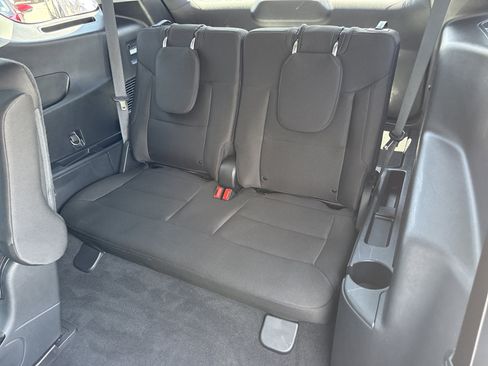 Used 2023 Ford Explorer XLT AWD/4WD image 15