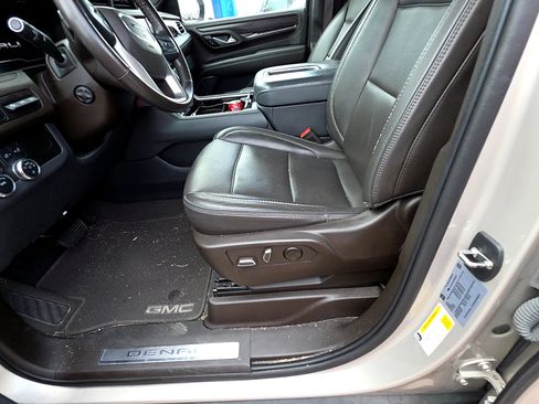 Used 2022 GMC Yukon XL Denali image 8