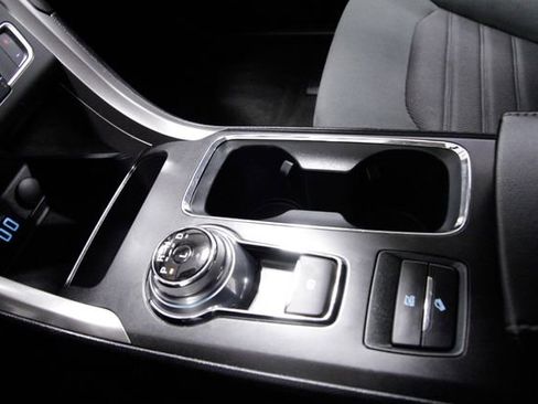 Used 2020 Ford Fusion SE image 27