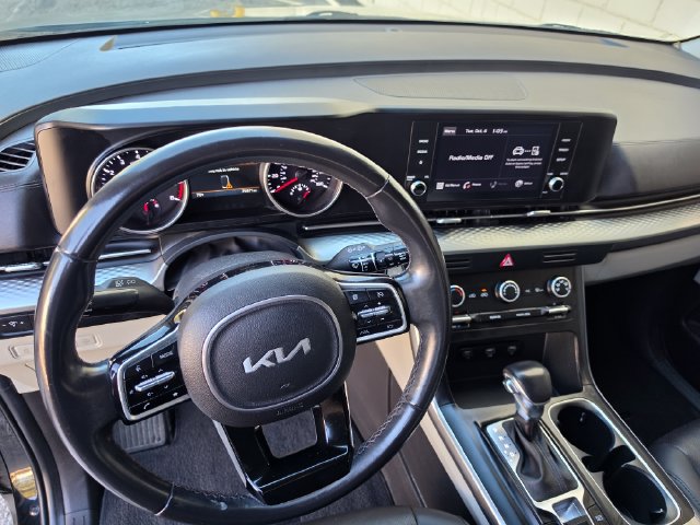 Used 2022 Kia Carnival LX FWD image 31