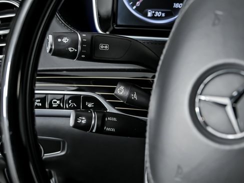 Used 2017 Mercedes-Benz Maybach S 550 4MATIC image 32