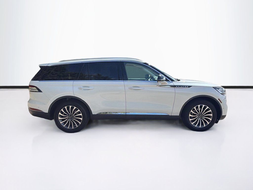 Used 2024 Lincoln Aviator Reserve w/ Elements Package Plus AWD/4WD image 4