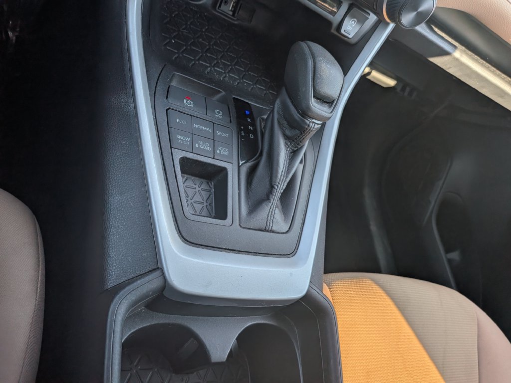 Used 2019 Toyota RAV4 LE AWD/4WD image 21