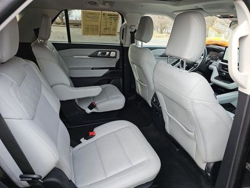 Used 2025 Ford Explorer Platinum w/ LUX Leather Package image 16