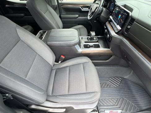 Used 2024 Chevrolet Silverado 1500 LT Trail Boss w/ Convenience Package II image 10