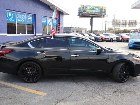 Used 2018 Nissan Altima 2.5 SR w/ SR Midnight Edition FWD image 2