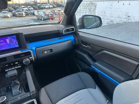 Used 2025 Toyota Tacoma TRD Off-Road image 33