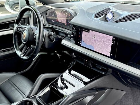 Used 2024 Porsche Cayenne Coupe image 34