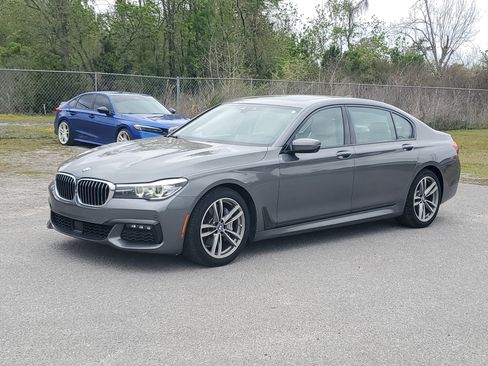 Used 2018 BMW 740i image 34