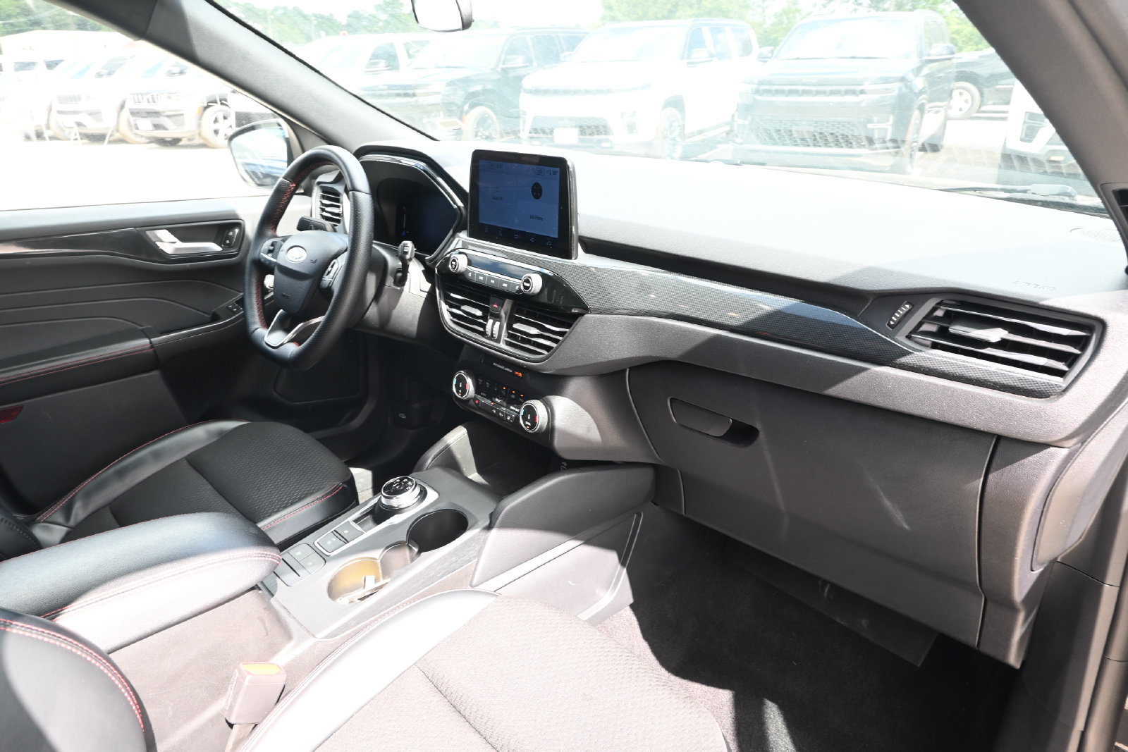 Used 2025 Ford Escape ST-Line Select AWD/4WD image 28