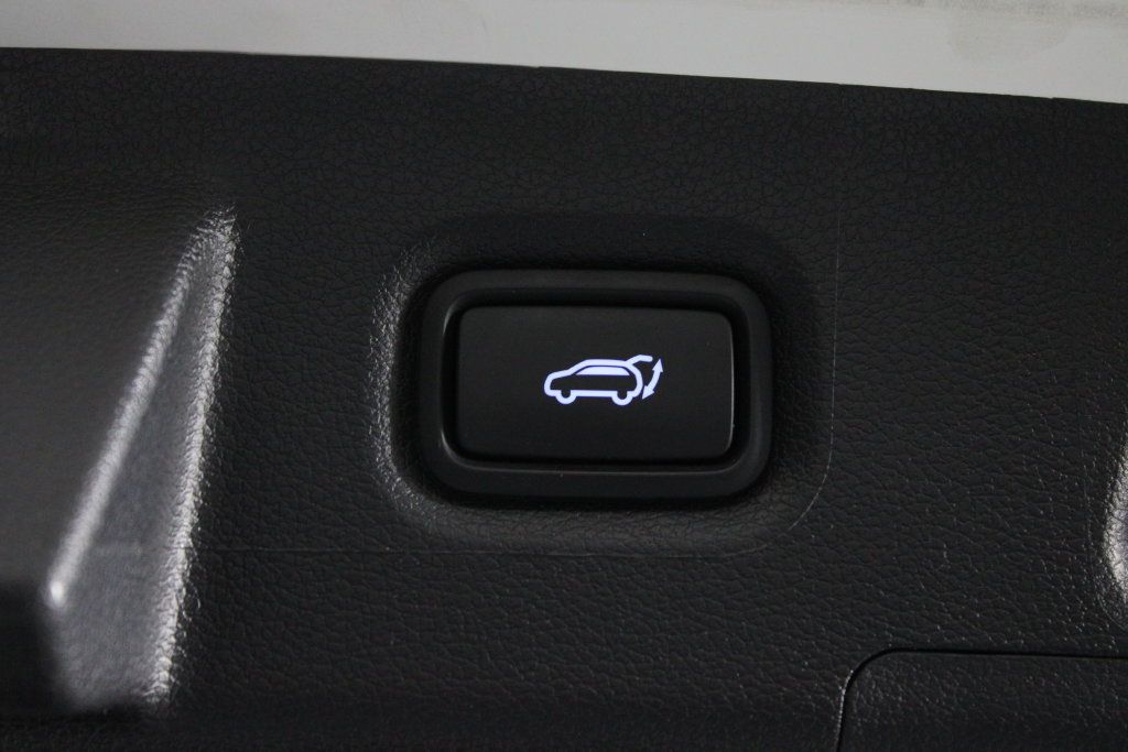 Certified 2023 Hyundai Santa Fe SEL w/ Premium Package FWD image 19