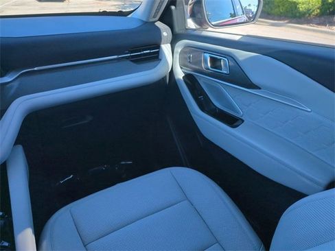 Certified 2025 Ford Explorer Platinum w/ Ultimate Package image 17