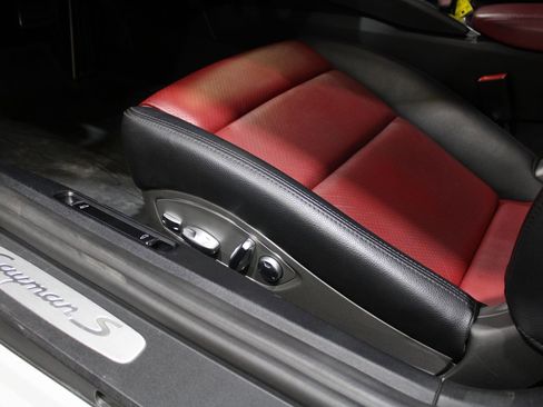 Used 2019 Porsche 718 Cayman S RWD image 25