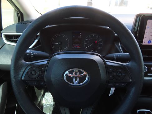 Used 2023 Toyota Corolla LE FWD image 13