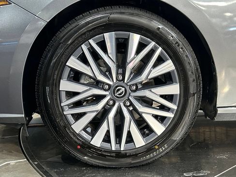 Used 2023 Nissan Altima 2.5 SV FWD image 22