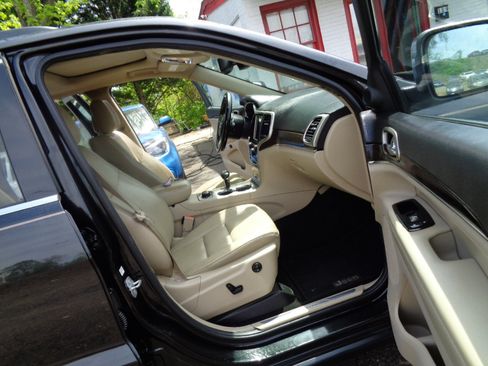 Used 2014 Jeep Grand Cherokee Limited w/ Trailer Tow Group IV image 17