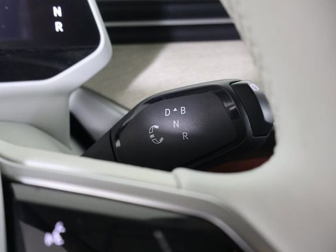 Used 2025 Volkswagen ID. Buzz 1st Edition image 35