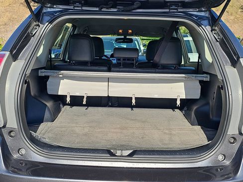 Used 2017 Toyota Prius V Four w/ Carpet Mat Package FWD image 12