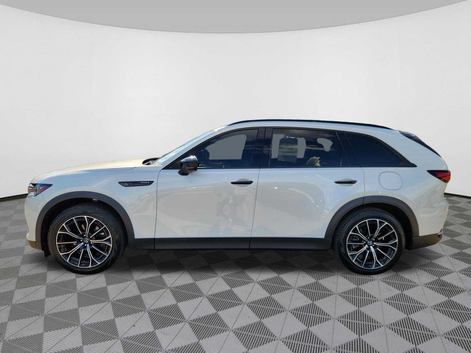 Certified 2025 MAZDA CX-70 Plug-In Hybrid w/ Premium Plus AWD/4WD image 5