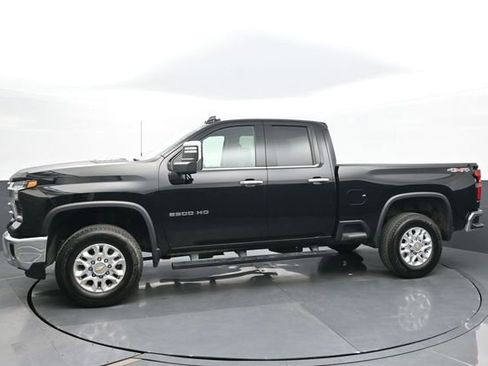 Used 2024 Chevrolet Silverado 2500 LTZ image 2