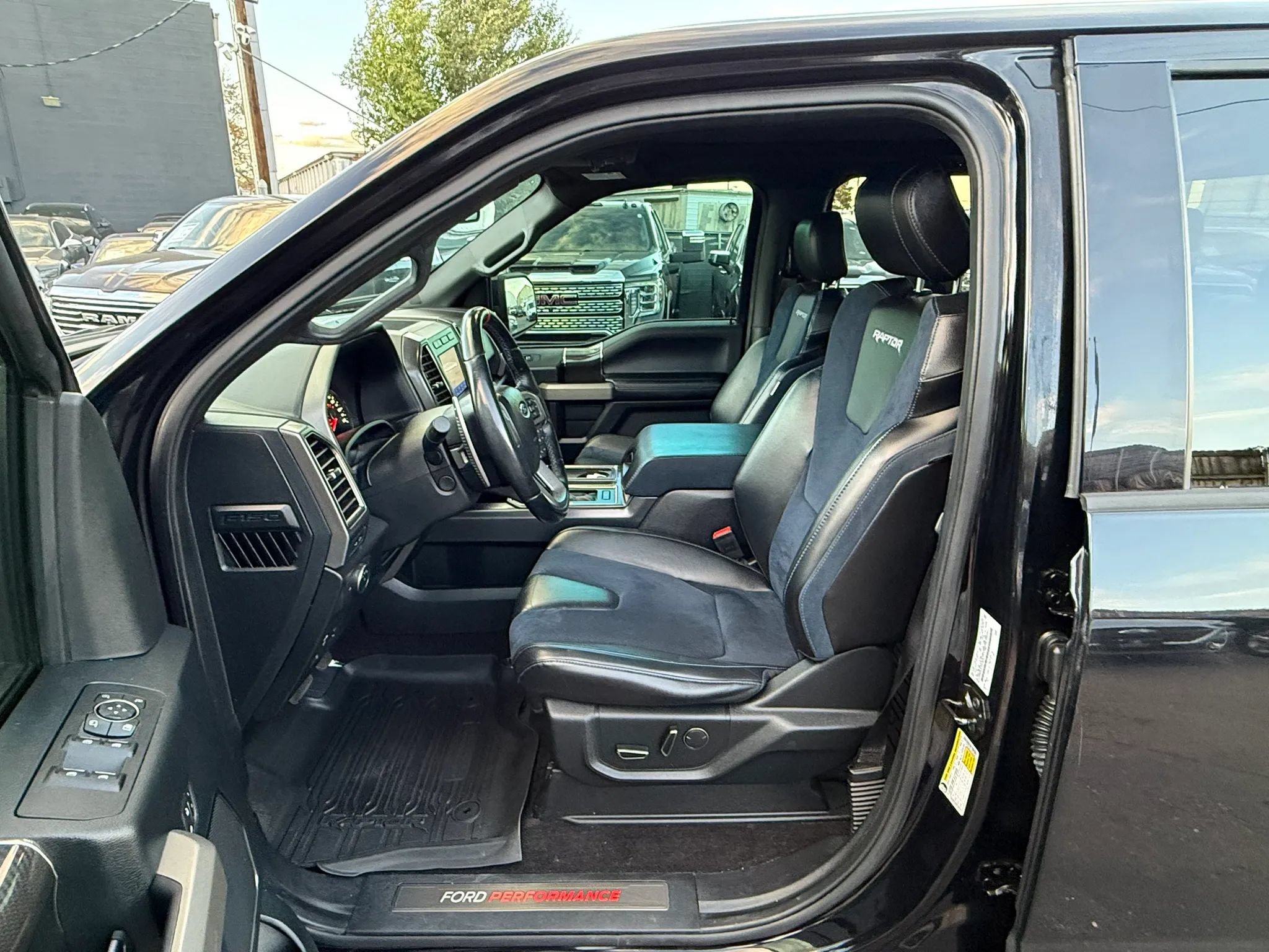 Used 2019 Ford F150 Raptor w/ Equipment Group 802A Luxury AWD/4WD image 16