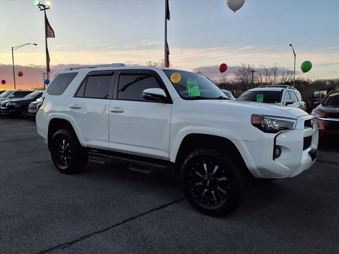 Used 2018 Toyota 4Runner SR5 image 15