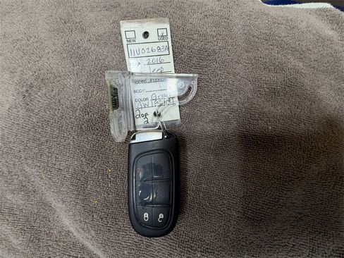 Used 2016 Jeep Cherokee Limited image 32