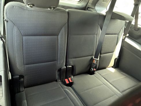 Used 2023 Chevrolet Suburban LS AWD/4WD image 17
