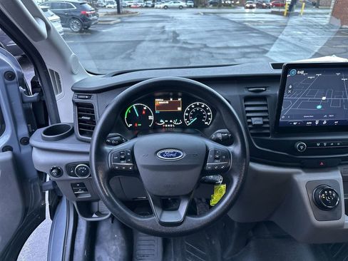 Used 2022 Ford E-Transit 148 High Roof Extended RWD image 11
