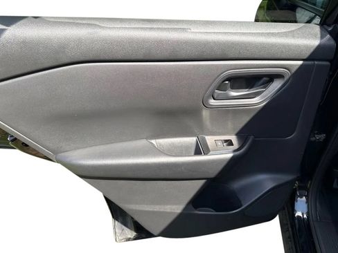 Used 2024 Nissan Rogue S FWD image 27
