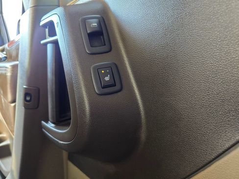 Used 2014 Chrysler Town & Country Touring-L w/ Driver Convenience Group FWD image 49