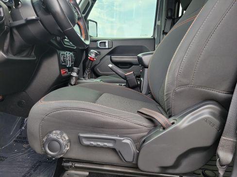 Used 2021 Jeep Gladiator Mojave w/ Cold Weather Group AWD/4WD image 16