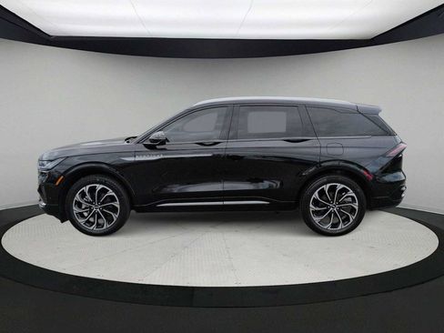 Used 2024 Lincoln Nautilus Reserve image 5