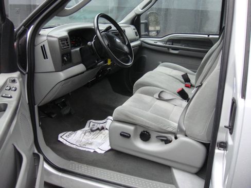 Used 2004 Ford F250 XL image 11
