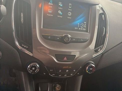 Used 2017 Chevrolet Cruze LT w/ Convenience Package FWD image 12
