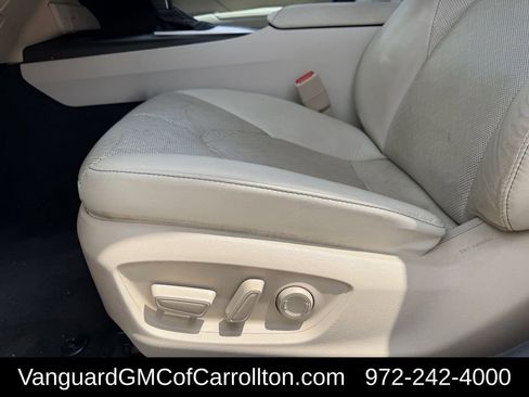 Used 2021 Toyota Camry XLE w/ Navigation Upgrade Package FWD image 29