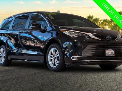Certified 2023 Toyota Sienna Limited FWD image 2