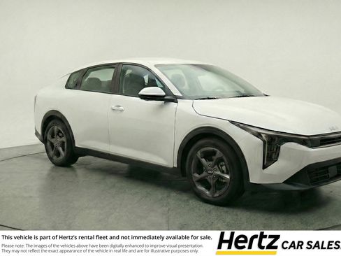 Used 2025 Kia K4 LXS image 1