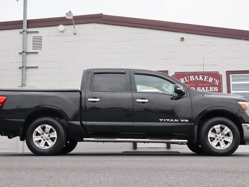 Used 2019 Nissan Titan SV AWD/4WD image 1
