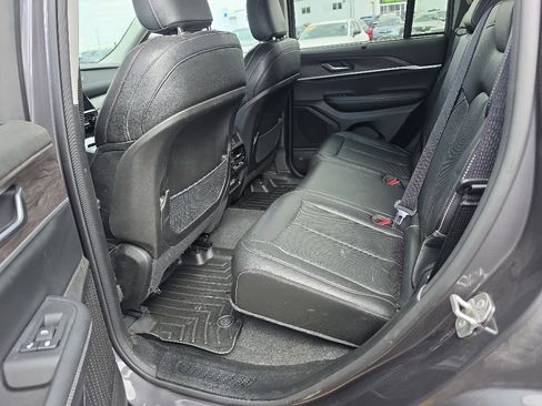 Used 2023 Jeep Grand Cherokee Limited w/ Luxury Tech Group II AWD/4WD image 13