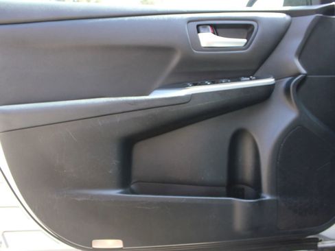 Used 2015 Toyota Camry SE FWD image 16