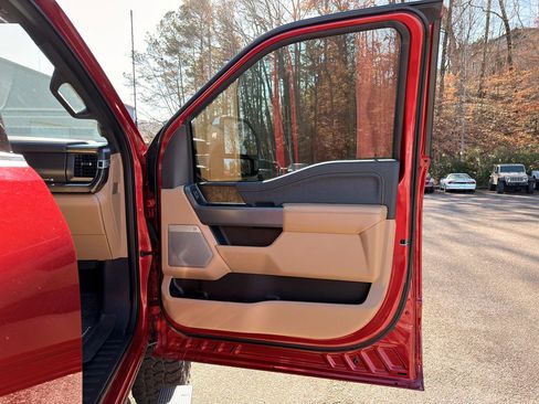 Used 2024 Ford F250 Lariat w/ Chrome Package image 19