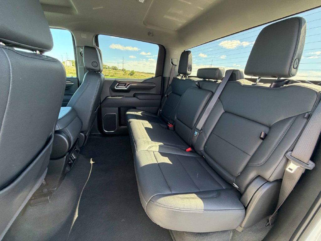Used 2025 GMC Sierra 1500 SLT AWD/4WD image 19