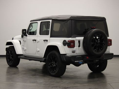 Used 2022 Jeep Wrangler Unlimited Sahara w/ Cold Weather Group AWD/4WD image 6