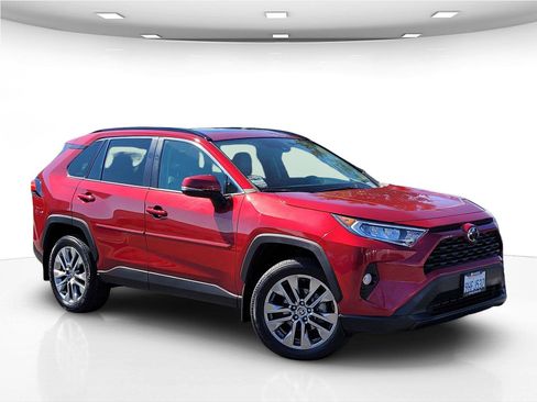 Used 2021 Toyota RAV4 XLE Premium AWD/4WD image 2
