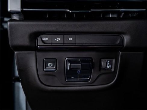 Used 2025 Cadillac Escalade Sport Platinum image 45