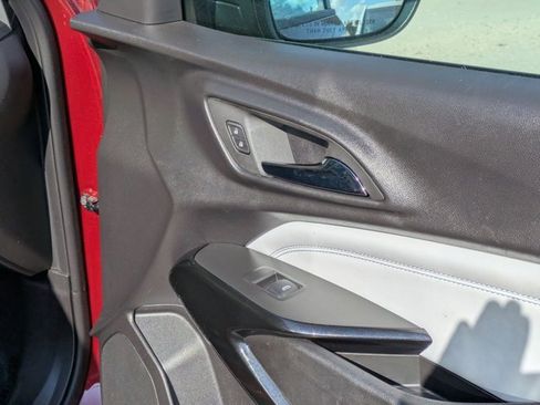 Used 2025 Chevrolet Trax LT w/ LT Convenience Package image 27